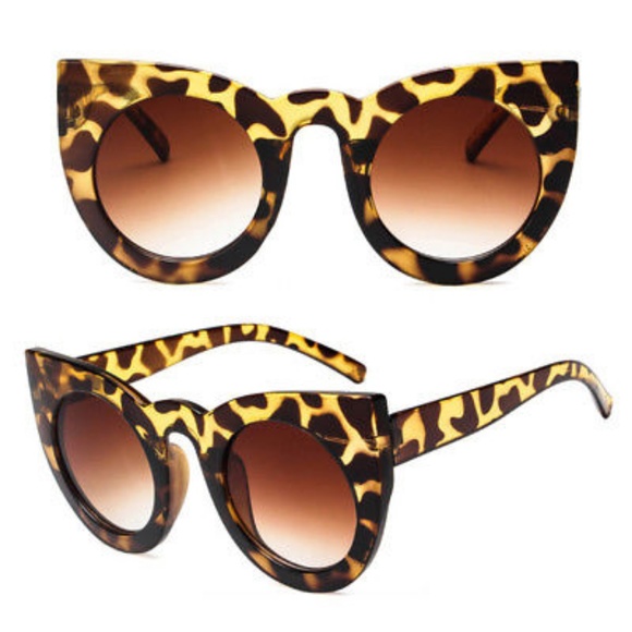 Accessories - Host Pick💜Oversized Cat Eye Sunglasses